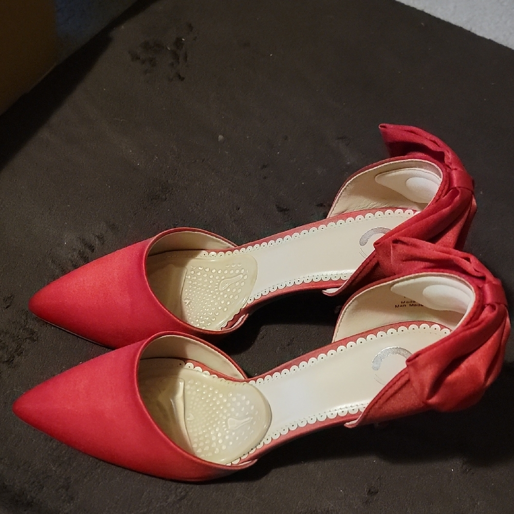 Elegant Red Women's Heels with Bow Detail